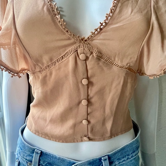 Privy Ruffle Sleeve Top - Picture 2 of 8